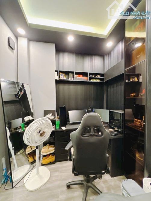 BÁN NHÀ ĐẸP VỊ TRÍ 1/ QUẬN 4 HẺM 4M DT ĐẸP 5,5*10 GIÁ 6TỈ NHĨNH KHU DÂN CƯ SHR - 10