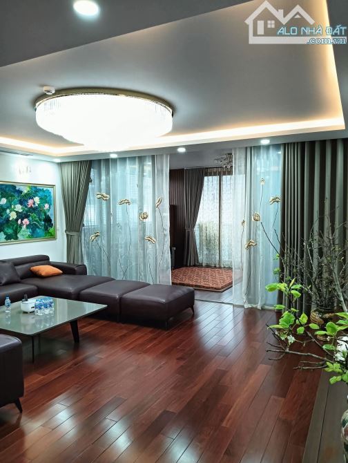 Cần bán gấp Tòa VP Mặt Phố Triệu Việt Vương dt: 150m2 x 9 Tầng Mt:6.5m Giá chào bán 190 Tỷ - 10