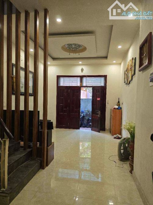 NGỌC THUỴ- LONG BIÊN NHÀ PHÂN LÔ- Ô TÔ ĐỖ CỔNG-2 MẶT THOÁNG TRƯỚC SAU-SỔ VUÔNG ĐẸP - 1