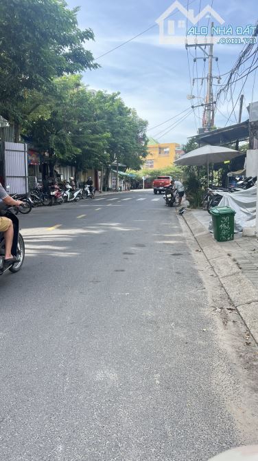 BÁN ĐẤT TẶNG NHÀ - DIỆN TÍCH LỚN - MẶT TIỀN RỘNG - PHÙ HỢP XÂY CĂN HỘ - GẦN BIỂN - 1