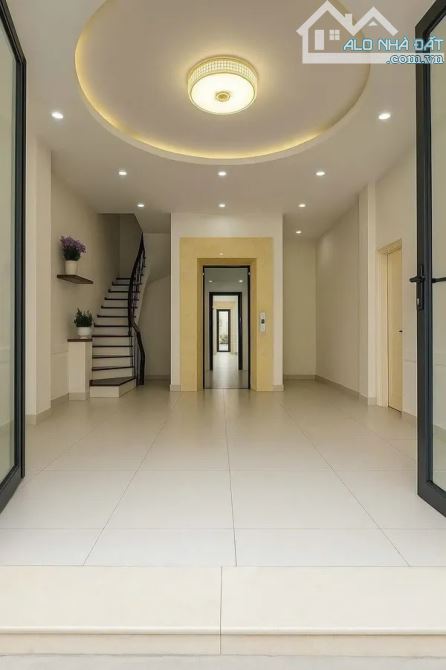 Cần tiền bán nhà dân xây Bát Khối Long Biên 40m2 6T MT5m chỉ 9.1 tỷ có thang máy, gara oto - 1