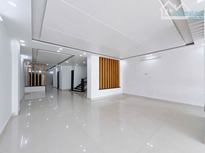 30tr/m2 nhà 4pn,hẻm xe hơi,view sông.chủ cần bán gấp để giá tốt,đang vay bank 5ty - 1