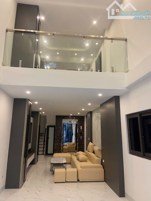 TRUNG TÂM PHÚC LỢI - NHÀ 5 TẦNG MỚI KÍNH KOONG - 46M2 - THANG MÁY - Ô TÔ ĐỖ CỔNG - 1