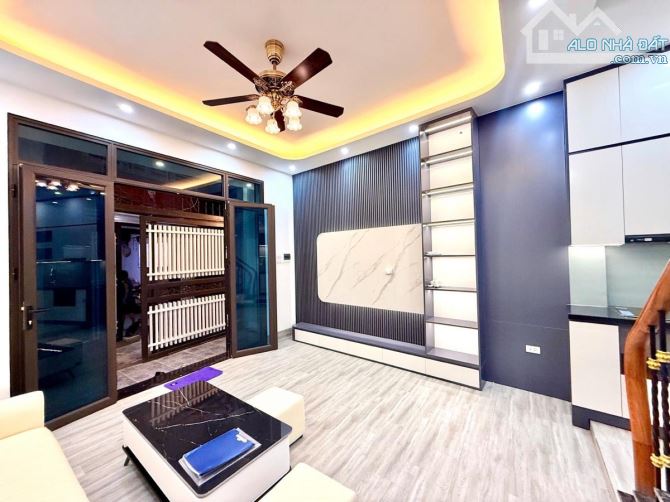 ĐỐNG ĐA-NHÀ DÂN XÂY - MẶT TIỀN RỘNG - NGÕ THÔNG - GẦN PHỐ - NỘI THẤT ĐẸP - 1