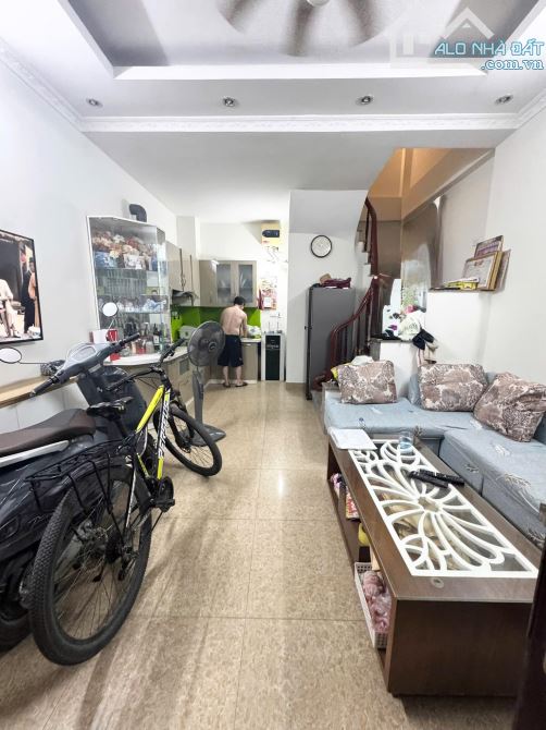 8.6 tỷ,Mặt ngõ Trần Duy Hưng, 30m, 5 tầng, lô góc, Ngõ thông - 1