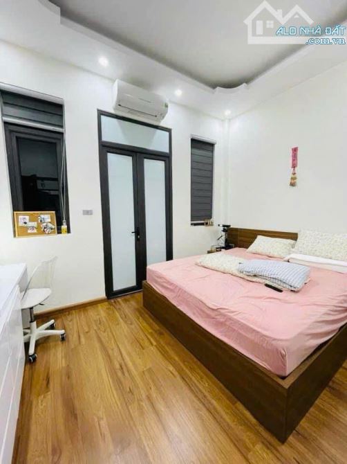 Bán nhà Pháo Đài Láng, ngõ rộng, gần ô tô, nhà đẹp ở ngay, 43m2, 5 tầng, giá 10 tỷ - 1