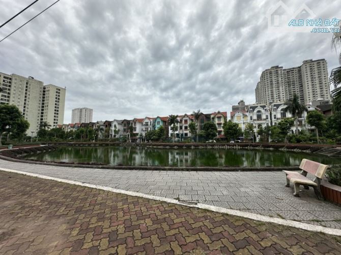 Bán BT Cầu Bươu, Thanh Trì, 360m2 x Mặt 20m, An sinh đỉnh, Gia chủ về hoàn thiện nội thất - 1