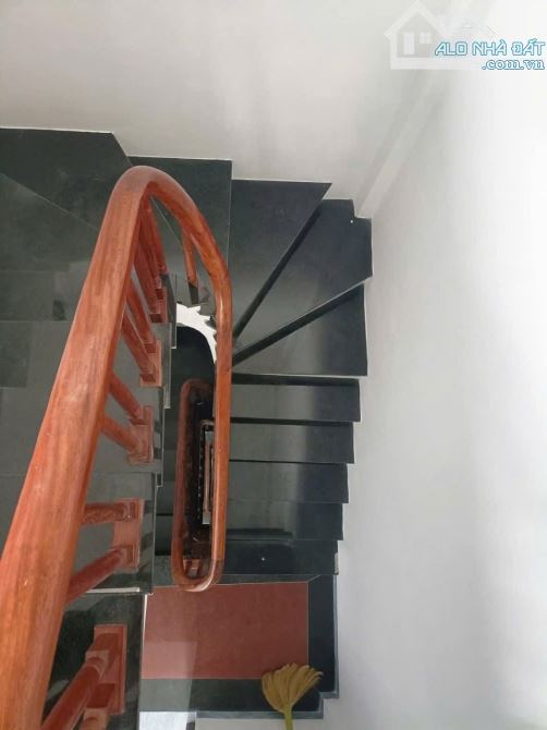 Nhà đẹp nở hậu, gần phố, gần chợ, ngõ thông tứ tứ tung, đi lại thuận tiện, 30m2 giá 5.6 tỷ - 1
