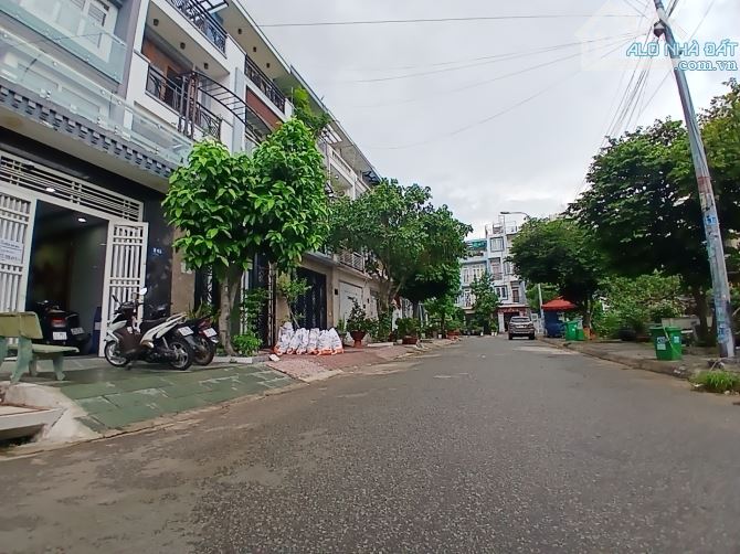 BÁN NHÀ 4 TẦNG ĐANG KINH DOANH, NHÀ PHỐ THỦ ĐỨC, THU NHẬP ỔN ĐỊNH 25TR/THÁNG, CHỈ 10 TỶ TL - 1