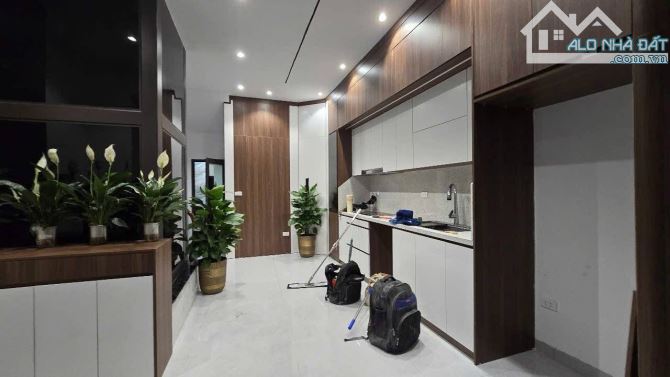 Tôi bán nhà mặt phố Văn Chương 30m2 5 tầng 4,5m ngõ ô tô - 1
