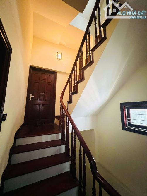 Nhà Trần Khát Chân - dân xây - ngõ nông, rộng, thẳng - 20m ra ôt tránh - 63m - 18.9 tỷ