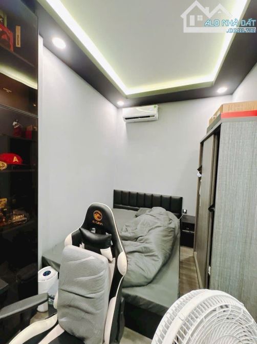 BÁN NHÀ ĐẸP VỊ TRÍ 1/ QUẬN 4 HẺM 4M DT ĐẸP 5,5*10 GIÁ 6TỈ NHĨNH KHU DÂN CƯ SHR - 12