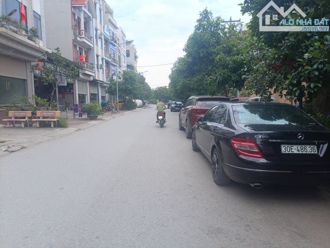 Bán 78m tây bầu kim chung vỉa hè kinh doanh đá bóng  đường trước mặt 2 xe công tránh - 2
