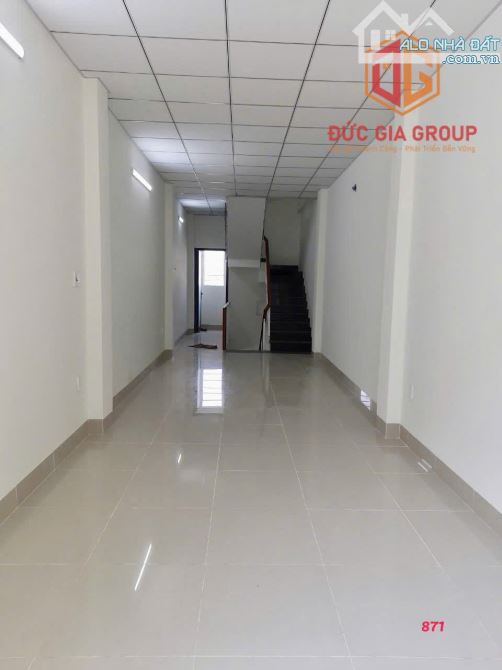 Cho thuê nhà 1T2L mặt tiền đường CMT8 gần ngã tư giá 16 triệu - 2