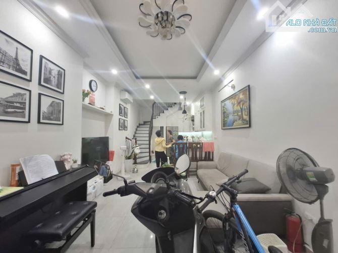 Nhà đẹp 4 tầng, 42m, ở sướng, kinh doanh đỉnh cao, ô tô vào nhà, Khương Trung - 2