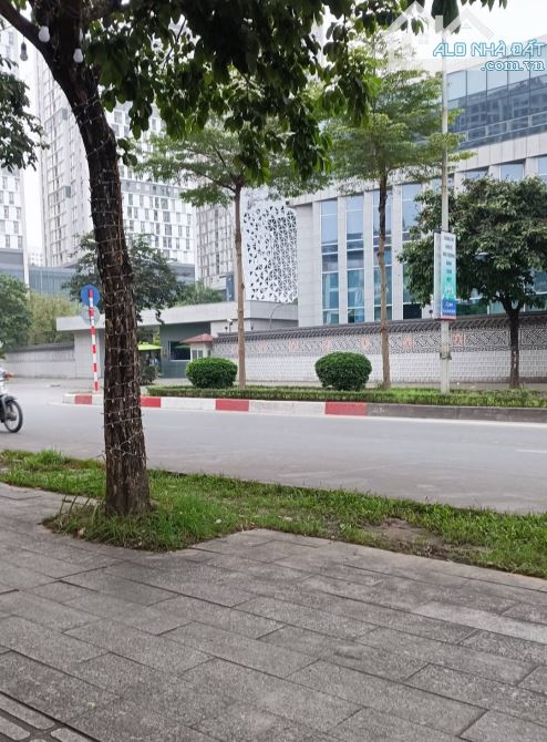 Bán nhà 5 tầng thang máy Ngoại Giao Đoàn sau Phong Dê120m MT 8m ô tô tránh KD - 2