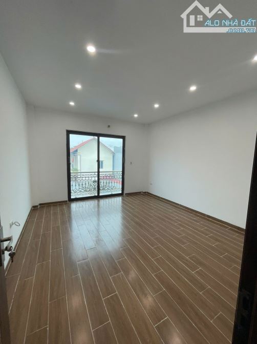 2.5 tỷ ngay TT Chúc Sơn, nhà 33m2, 4 tầng, ngay QL6 mở rộng, ô tô đỗ cạnh nhà - 2