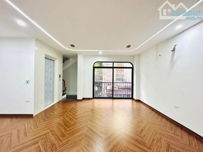 PHỐ CÁT LINH - TT ĐỐNG ĐA - NHÀ MỚI - 7 TẦNG THANG MÁY - 15M RA PHỐ - SÁT PHỐ CỔ - 2