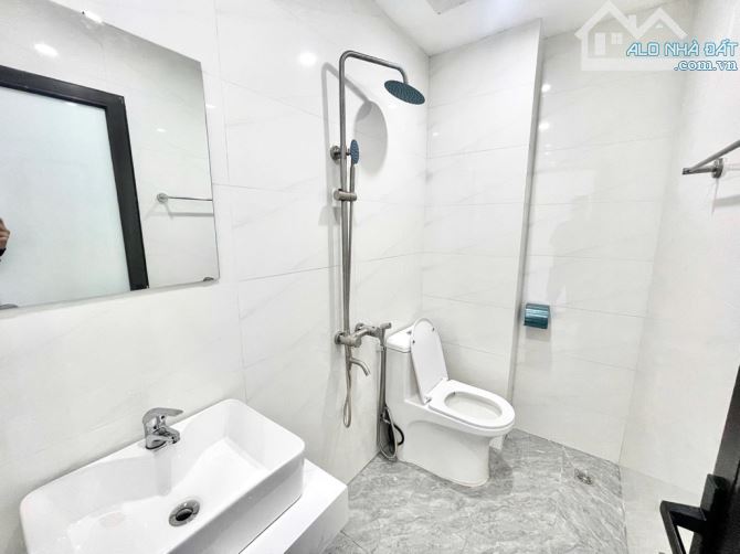 BÁN NHÀ XÂY MỚI 5 TẦNG THANG MÁY X50m2 oto qua nhà ngõ thông , sát KDT hinode kim chung - 2