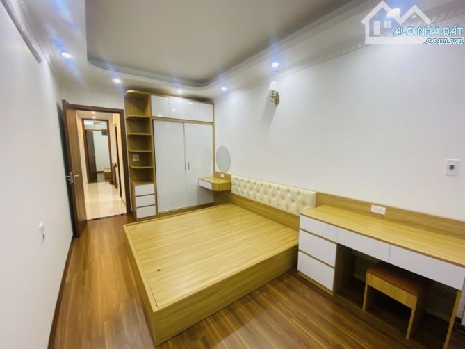 Người nhà gửi bán, nhà đẹp phố Trạm, Long Biên 45m2 x 4Tầng Giá chỉ 8tỷ1 Có TL - 2