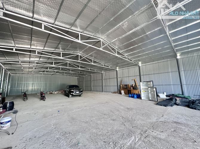 470m kho chứa hàng khu vực Nguyễn Xiển cho thuê, container ra vào, giá 105k/m - 2