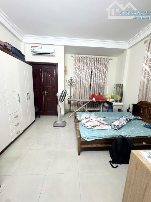 8.6 tỷ,Mặt ngõ Trần Duy Hưng, 30m, 5 tầng, lô góc, Ngõ thông - 2