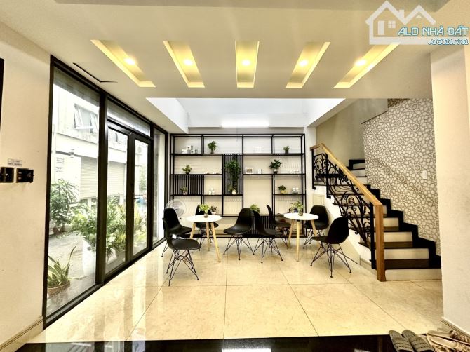 Bán nhà MTKD Nguyễn xí bình thạnh- 5 tầng - 9,5 tỷ - 2
