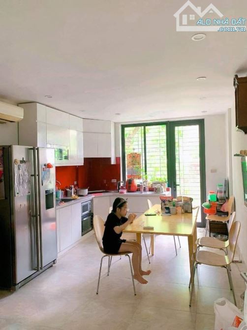 Phân lô Tạ Quang Bửu - Bách khoa. Vỉa hè kinh doanh. Ô chờ thang máy. 70m2 30 tỷ - 2