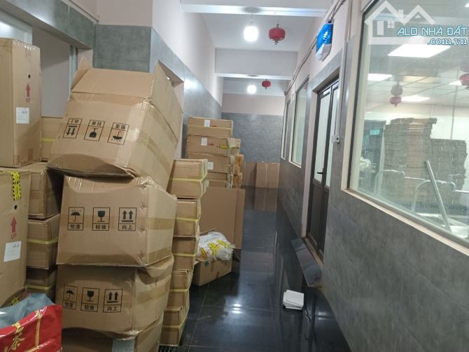 Bán nhà mặt phố Tân Mai, Hoàng Mai, DT: 1160m2, mặt tiền 30m, Giá 90 tỷ TL - 2