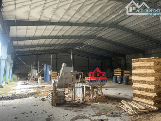 Chủ cần bán gấp hạ 10tỷ ( giá cũ 35ty) Nay còn 25 tỷ  DT 9900m2 - 3