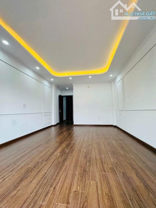 Bán Nhà Ngã Tư Sở, Thanh Xuân - 38M2 x 6 TẦNG THANG MÁY - Oto đỗ cửa - 3