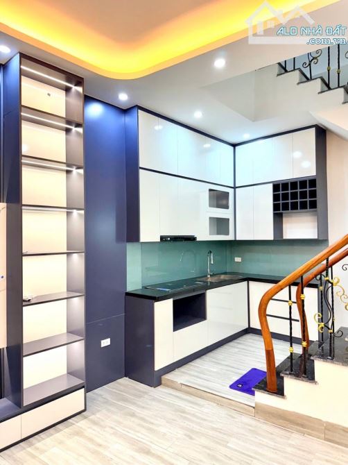 ĐỐNG ĐA-NHÀ DÂN XÂY - MẶT TIỀN RỘNG - NGÕ THÔNG - GẦN PHỐ - NỘI THẤT ĐẸP - 3