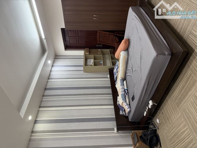 NHÀ NGUYỄN VĂN CỪ 140M2, 4 TẦNG, LÔ GÓC, 2 MẶT Ô TÔ TRÁNH, Ô TÔ VÀO NHÀ, SỔ VUÔNG ĐẸP, - 3
