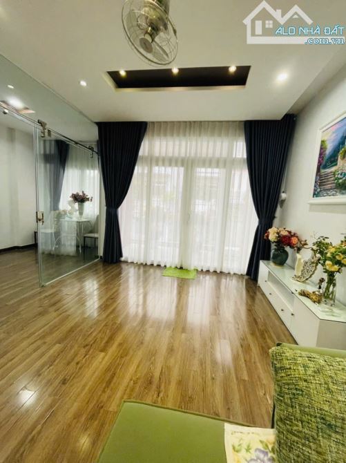 Bán nhà mặt tiền đường Nguyễn Hữu Huân - 3