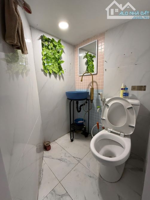 Mặt tiền Nguyễn Thị Minh Khai, P.2, Q.3, 4m*15m, trệt lửng 3 lầu, 90tr/th - 3