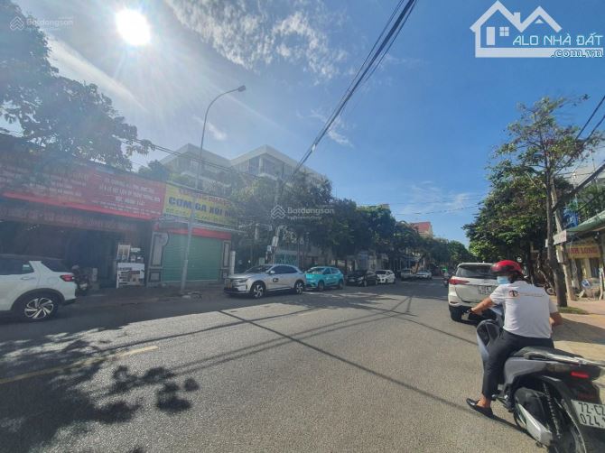 BÁN MẶT TIỀN HUYỀN TRẦN CÔNG CHÚA 11 TỶ (135M2) NGANG 5.2M DÀI 25M VỊ TRÍ KD ĐƯỜNG RỘNG - 3