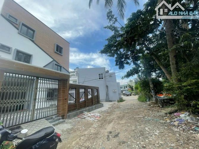 CHDV 3Tầng  có dòng tiền đường TX 32 phường TX Q12 DT 121m2(13,3x20)💲7,29 tỷ - 3
