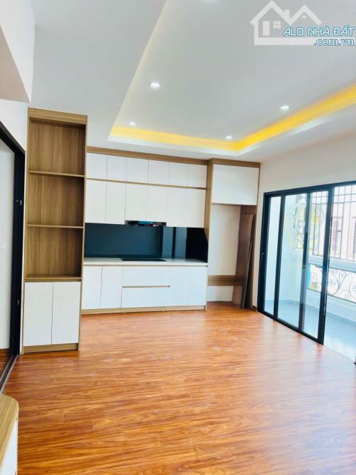 HOÀNG VĂN THÁI - PHÂN LÔ Ô TÔ TRÁNH - 2THOÁNG DIỆN TÍCH 38M 4 TẦNG GIÁ 16,4 TỶ. - 3