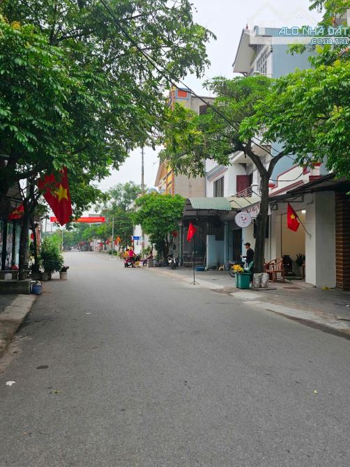 PHẢI THẬT NHANH , CHẬM LÀ HẾT, 1TỶxxx  TRỤC  CHÍNH ,   PHÙ KHÊ  53M2 MT5M đường 🚗 🚘 trán - 3