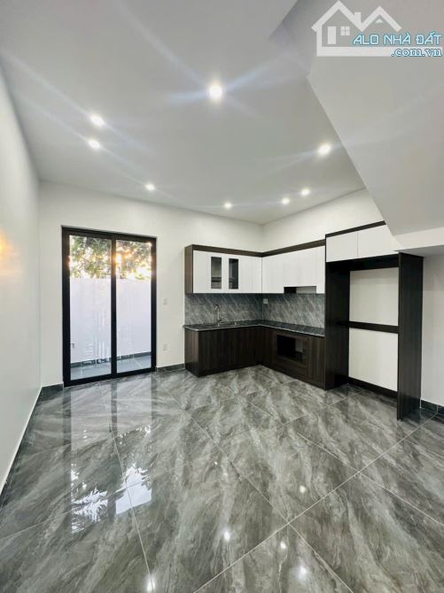 🏠Căn nhà xây độc lập 3 tầng, có sân cổng riêng ở tại Kiều Trung, Hồng Thái, An Dương. ✅D - 3