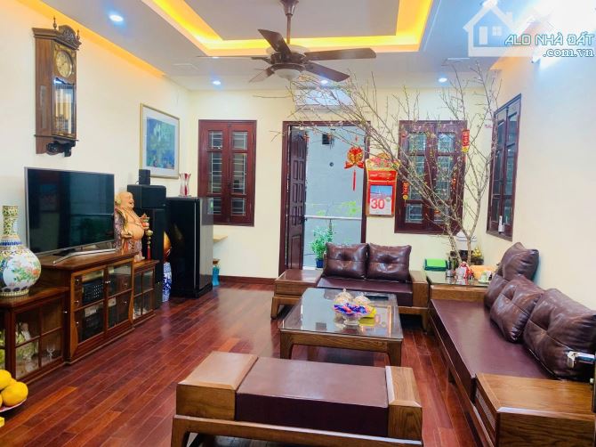 Nhà Trần Khát Chân - dân xây - ngõ nông, rộng, thẳng - 20m ra ôt tránh - 63m - 18.9 tỷ