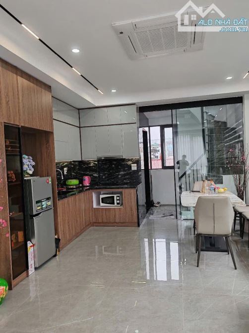 Khu vip Nguyễn Sơn, lô góc cực đẹp thang máy 6 tầng,full nội thất,oto vào nhà.Giá 12.5 tỷ - 4
