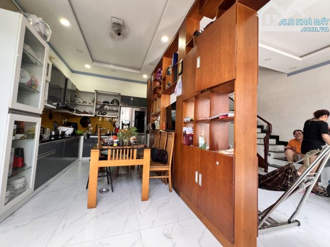 SIÊU PHẨM CĂN GÓC KHÔNG LỘ GIỚI - 3 TẦNG, NHÀ ĐẸP LINH XUÂN, THỦ ĐỨC, CHỈ 5.3 TỶ. - 4