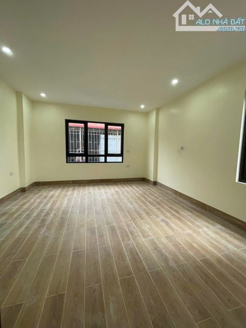 CẦN BÁN GẤP NHÀ QUẬN THANH XUÂN – THANG MÁY – OTO ĐỖ CỬA – 10M RA OTO TRÁNH - 4