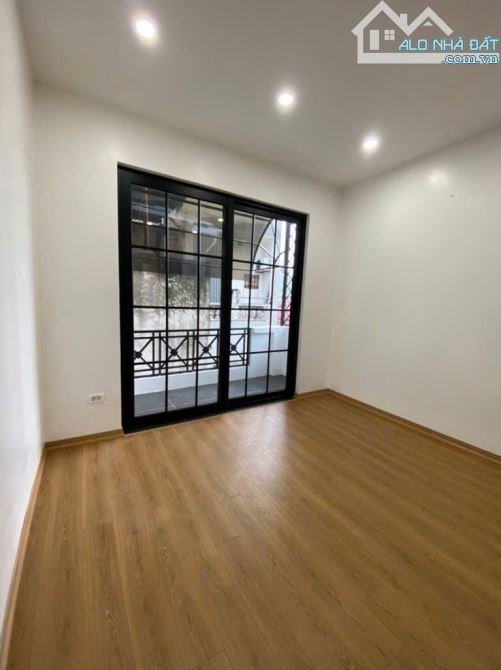 Bán nhà Hoàng Hoa Thám, ngõ rộng thông, gần phố, nhà đẹp ở ngay, 46m2, 4 tầng, giá 9 tỷ - 4