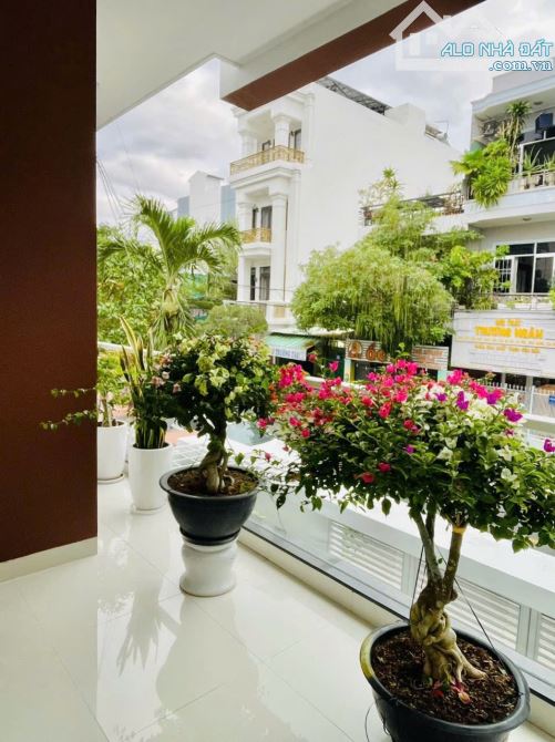 Bán nhà mặt tiền đường Nguyễn Hữu Huân - 4