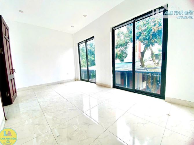 DƯỚI 3 TỶ, KHẲNG ĐỊNH KO CÓ CĂN NÀO ĐẸP HƠN, Ô TÔ ĐỖ CỬA, KO MUA SẼ RẤT TIẾC.GIÁ 2.78 TỶ - 4