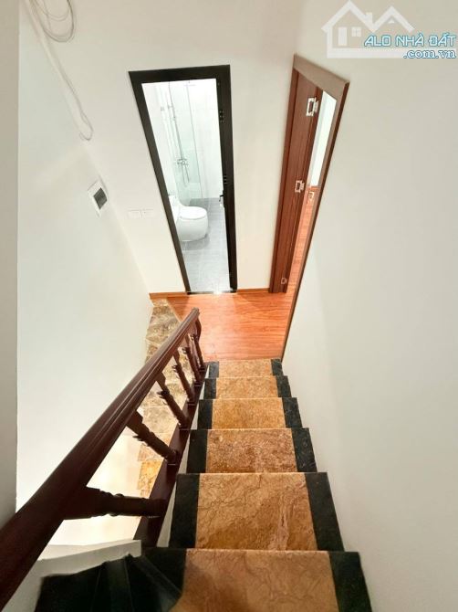 HOÀNG VĂN THÁI - PHÂN LÔ Ô TÔ TRÁNH - 2THOÁNG DIỆN TÍCH 38M 4 TẦNG GIÁ 16,4 TỶ. - 4