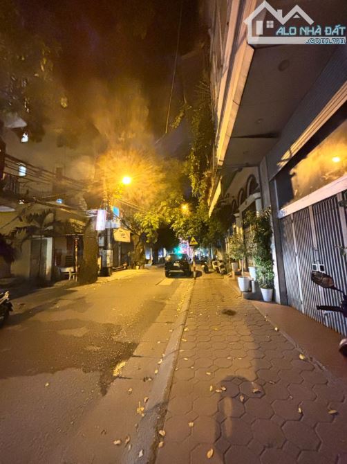 Phân lô Tạ Quang Bửu - Bách khoa. Vỉa hè kinh doanh. Ô chờ thang máy. 70m2 30 tỷ - 4