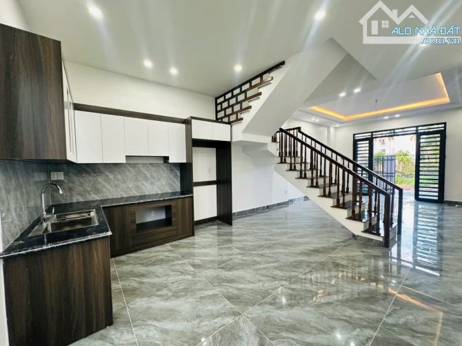 🏠Căn nhà xây độc lập 3 tầng, có sân cổng riêng ở tại Kiều Trung, Hồng Thái, An Dương. ✅D - 4